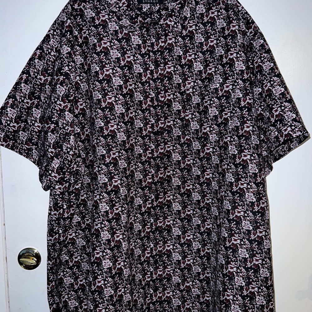 Mens black, burgundy, white button down synergy DXL shirt, 4XL